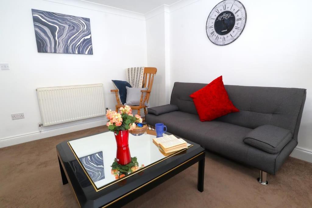New Sunset Square Eastbourne 2 Bed Apartment, Long Stay Welcome Exterior foto