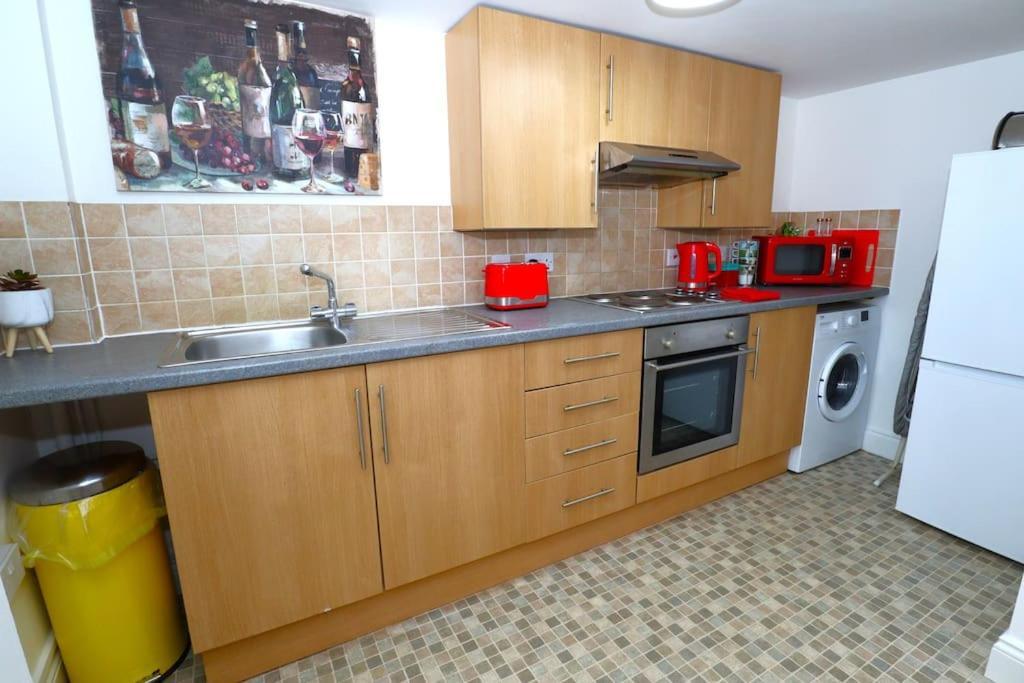 New Sunset Square Eastbourne 2 Bed Apartment, Long Stay Welcome Exterior foto