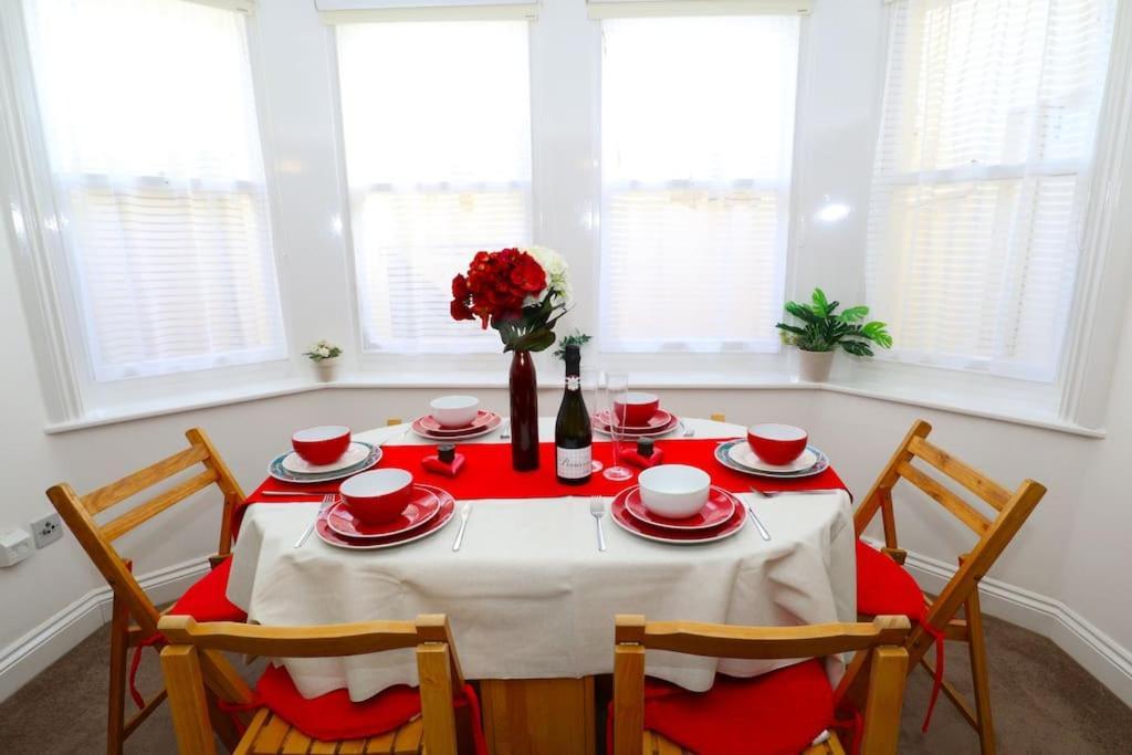 New Sunset Square Eastbourne 2 Bed Apartment, Long Stay Welcome Exterior foto