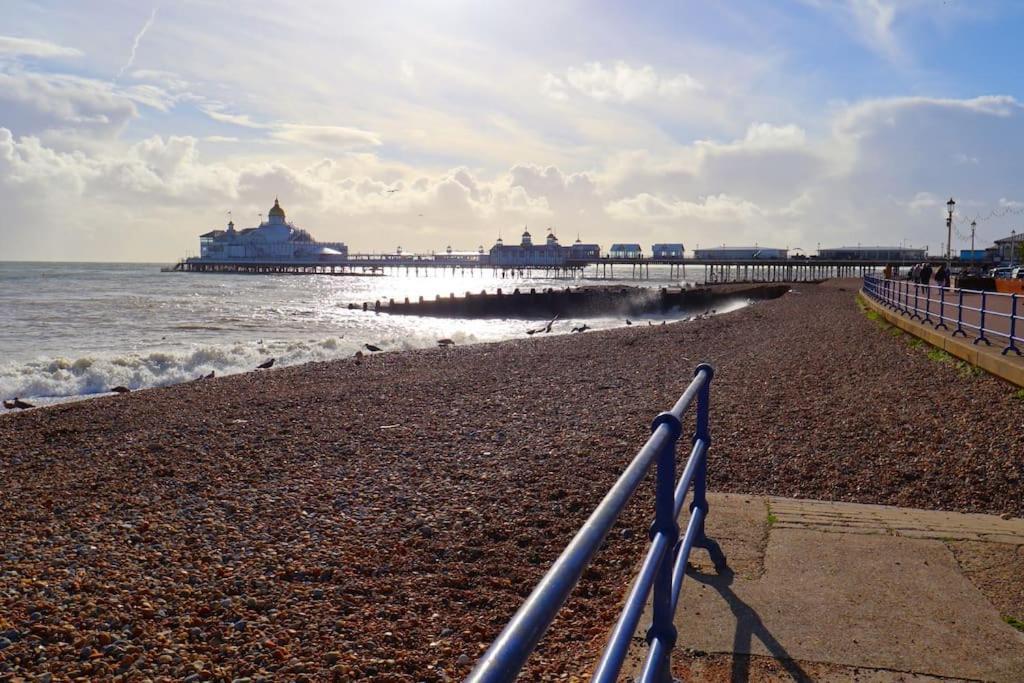 New Sunset Square Eastbourne 2 Bed Apartment, Long Stay Welcome Exterior foto