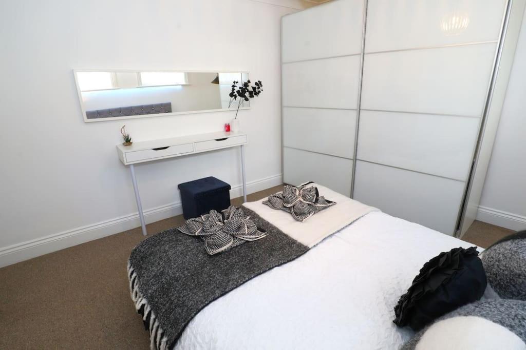 New Sunset Square Eastbourne 2 Bed Apartment, Long Stay Welcome Exterior foto